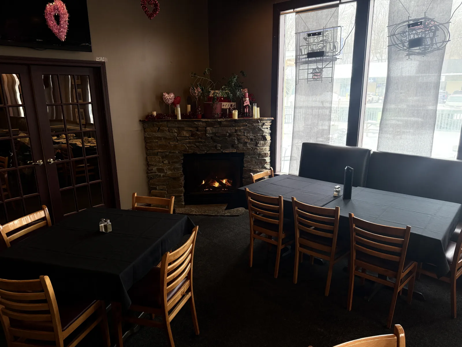 Fireplace dining room at Longley's in Branford CT.